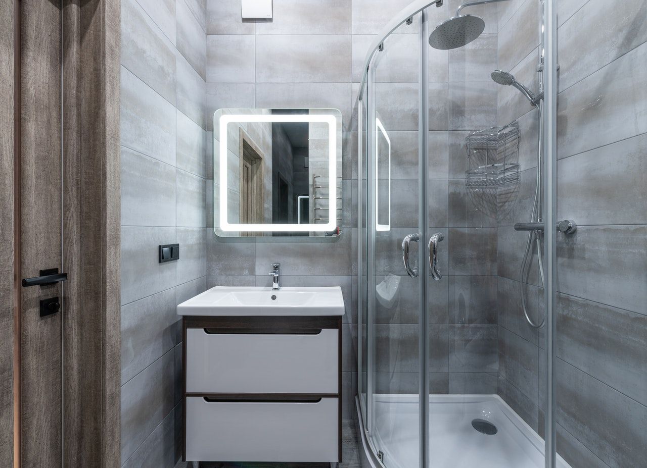 sliding doors bathroom organise